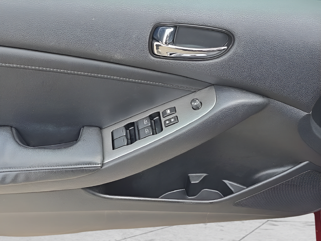 Used 2010 Nissan Altima 2.5 SL w/ SL Pkg FWD image 12