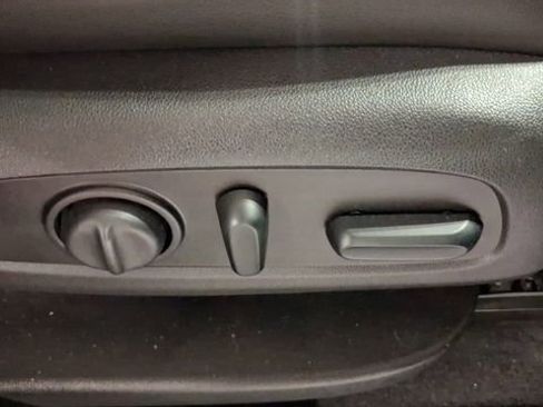 Used 2021 Chevrolet Equinox Premier FWD image 19