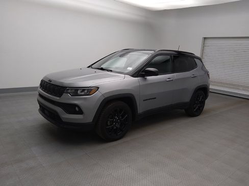 Used 2022 Jeep Compass Altitude w/ Convenience Group image 2