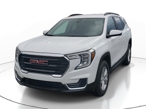 Certified 2023 GMC Terrain SLE w/ Driver Convenience Package image 2