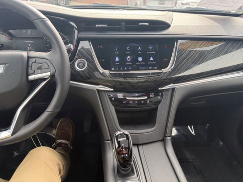 Used 2022 Cadillac XT6 Premium Luxury AWD/4WD image 19