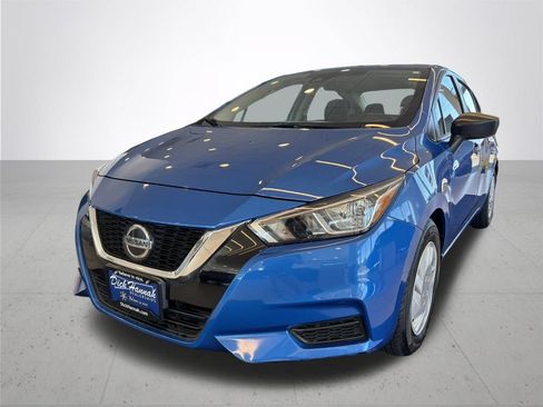 Used 2022 Nissan Versa S FWD image 2