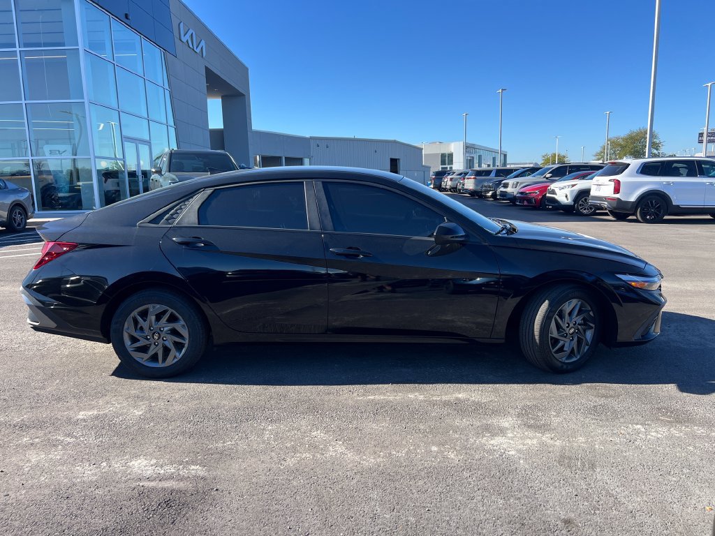 Used 2024 Hyundai Elantra SEL FWD image 2