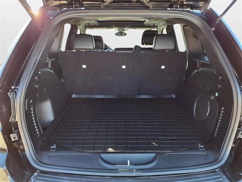 Used 2022 Jeep Grand Cherokee Limited w/ Trailer Tow Group IV image 25