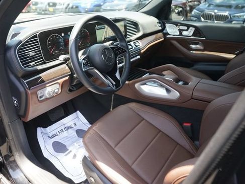 Used 2025 Mercedes-Benz GLS 450 4MATIC image 8