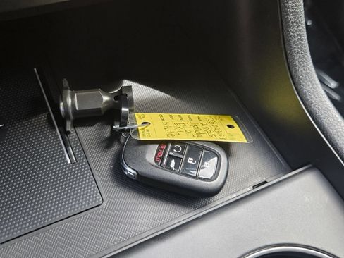 Used 2025 Honda Pilot EX-L image 19