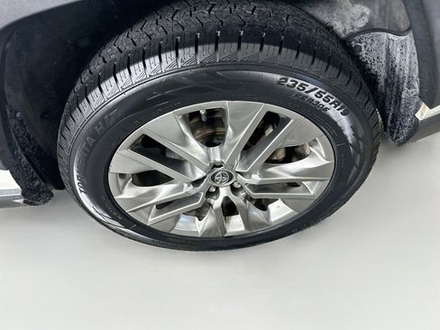 Used 2019 Toyota RAV4 Limited FWD image 11