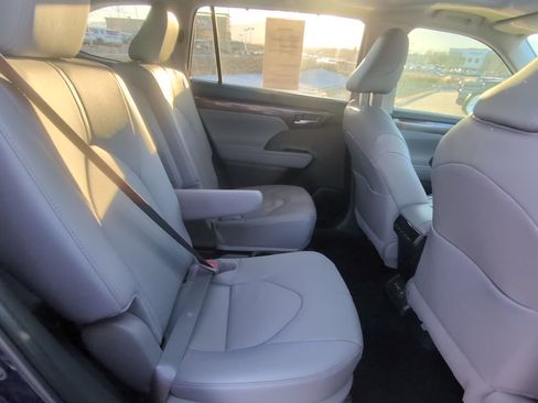 Used 2026 Toyota Highlander Limited image 28