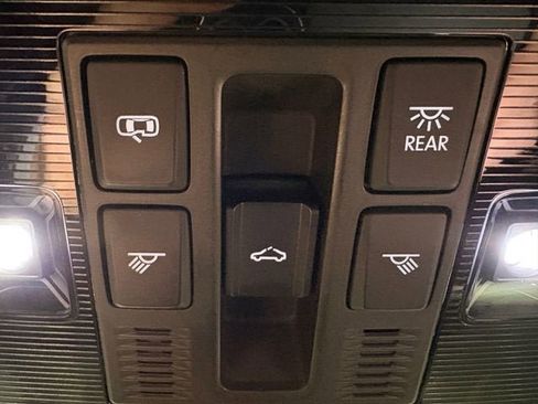 Used 2023 Volkswagen Atlas Cross Sport SEL image 23