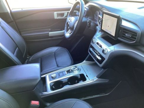 Used 2022 Ford Explorer XLT w/ Equipment Group 202A AWD/4WD image 20