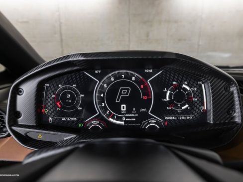 Used 2024 Lamborghini Revuelto image 28