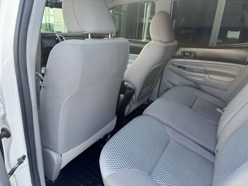 Used 2014 Toyota Tacoma 4x4 Double Cab w/ SR5 Package image 7