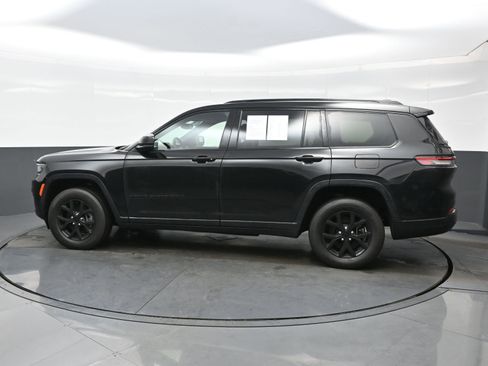 Used 2024 Jeep Grand Cherokee L Laredo image 3