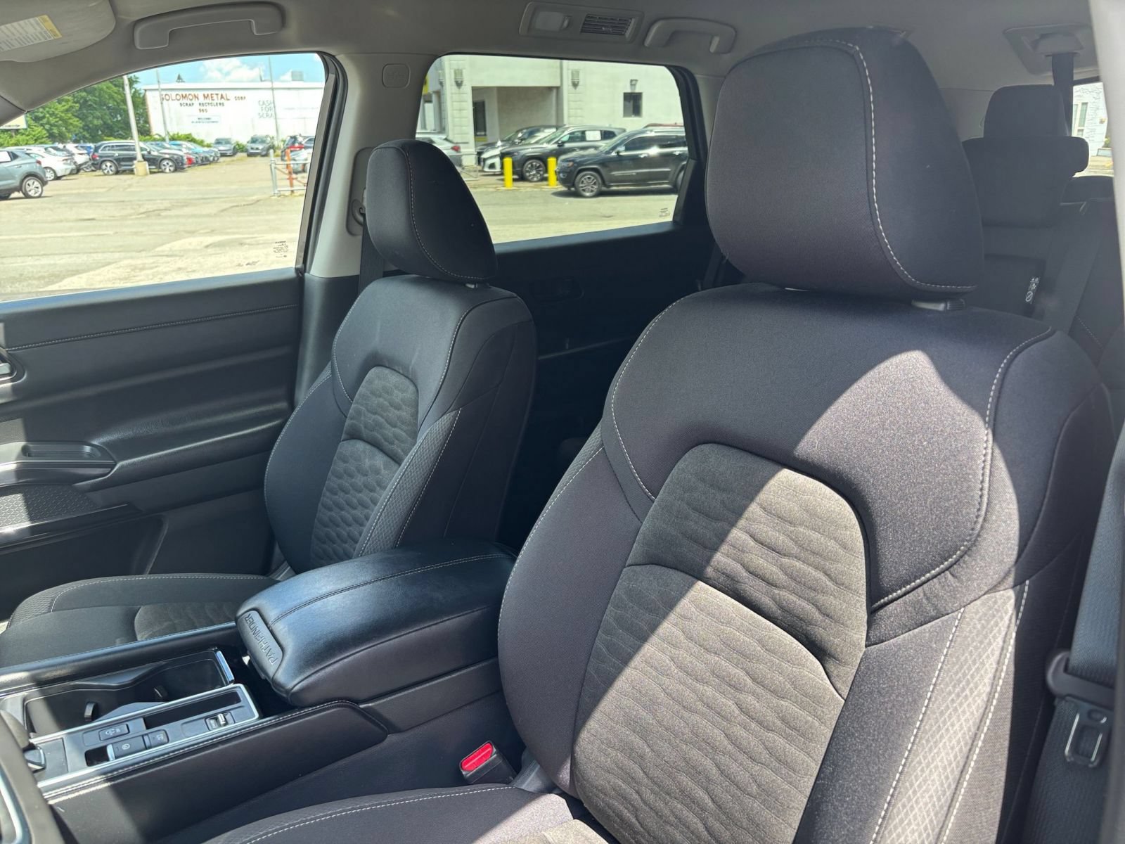 Used 2025 Nissan Pathfinder SV FWD image 34