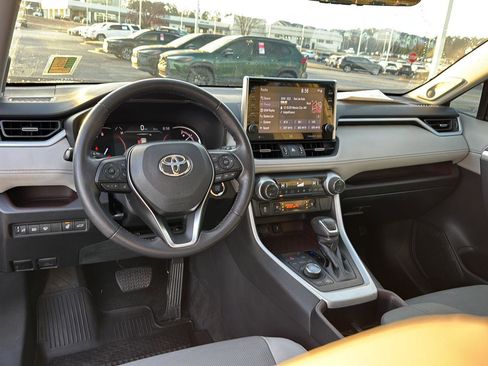 Used 2022 Toyota RAV4 Limited image 16