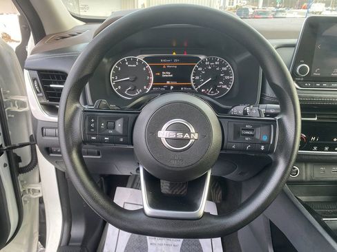 Used 2022 Nissan Rogue SV image 15