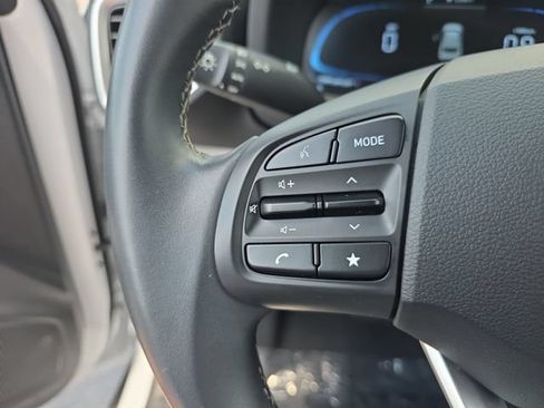 Used 2025 Hyundai Venue SEL FWD image 17