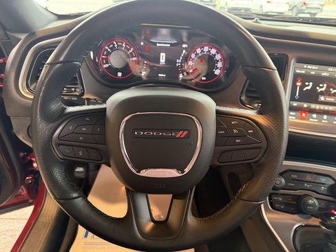 Used 2022 Dodge Challenger SXT w/ Driver Convenience Group image 14