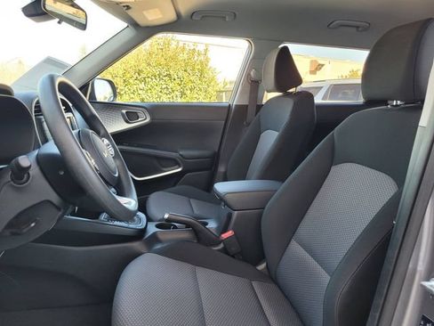 Certified 2025 Kia Soul LX w/ LX Technology Package FWD image 13