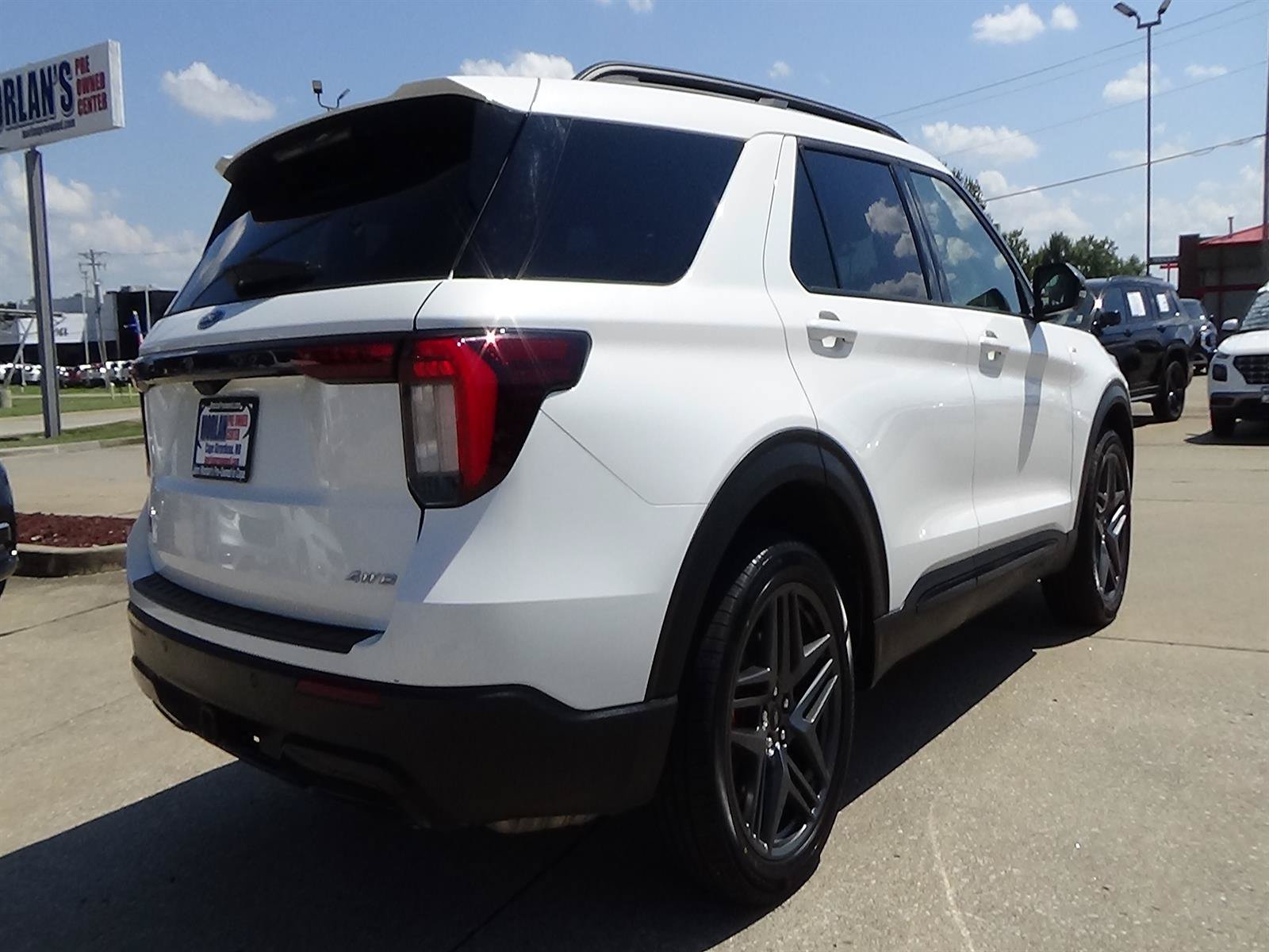Used 2025 Ford Explorer ST-Line w/ ST-Line Street Pack AWD/4WD image 6