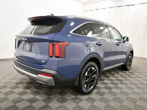 Certified 2025 Kia Sorento S w/ Panoramic Sunroof Package image 8