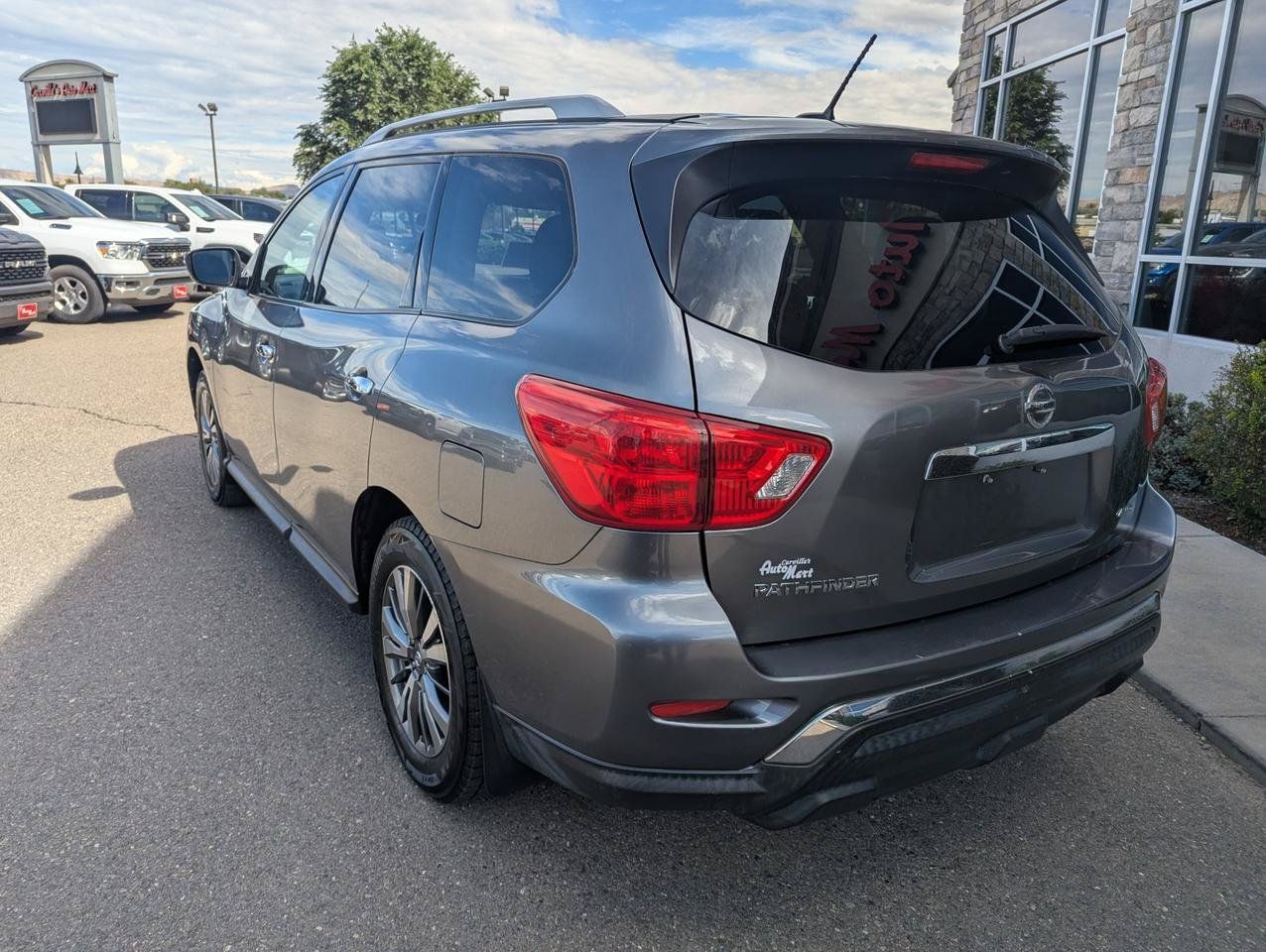 Used 2018 Nissan Pathfinder S AWD/4WD image 3