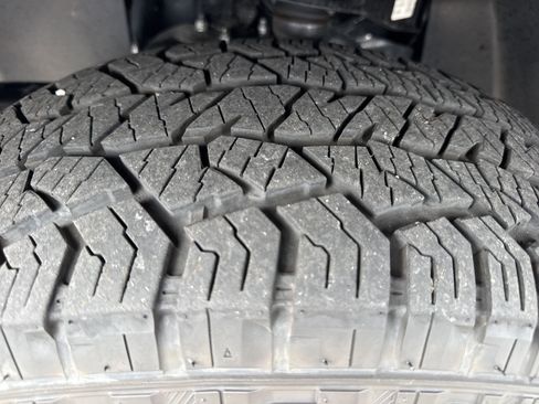 Used 2026 Nissan Frontier PRO-4X AWD/4WD image 9