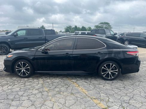 Used 2018 Toyota Camry SE w/ Moonroof Package FWD image 9