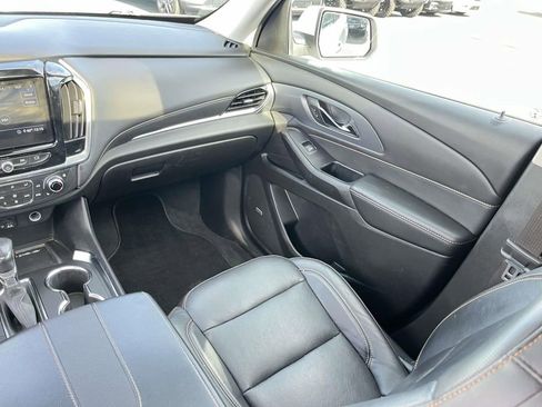 Used 2021 Chevrolet Traverse Premier image 31