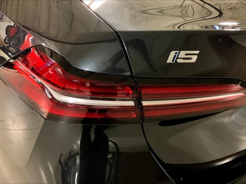 New 2025 BMW i5 eDrive40i w/ Premium Package image 14