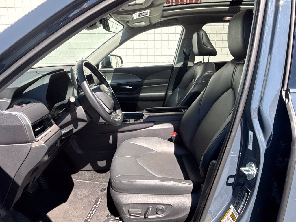 Used 2025 Toyota Grand Highlander FWD image 4