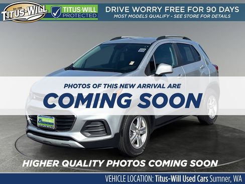 Used 2022 Chevrolet Trax LT w/ LT Convenience Package AWD/4WD image 3