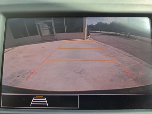 Used 2023 Chevrolet Equinox LT FWD image 26