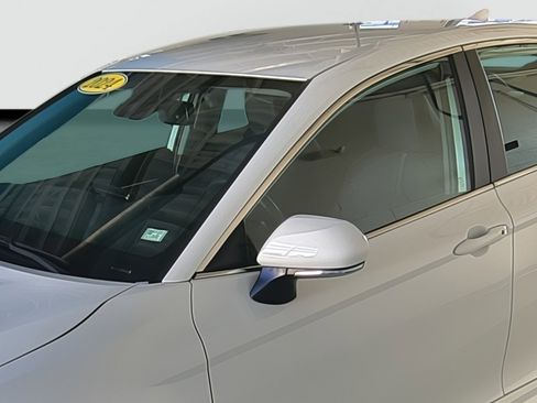 Used 2024 Toyota Camry SE image 8