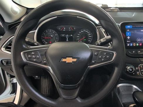 Used 2021 Chevrolet Malibu LT image 17
