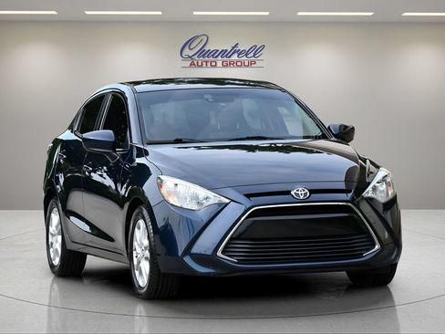 Used 2017 Toyota Yaris iA FWD image 2