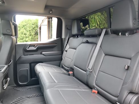 Used 2022 Chevrolet Silverado 1500 LT Trail Boss w/ Convenience Package II AWD/4WD image 31