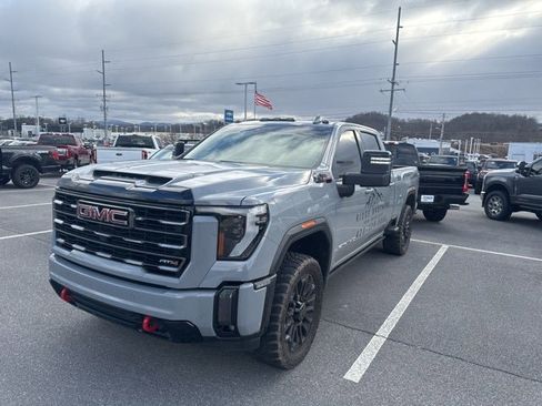 Used 2024 GMC Sierra 2500 AT4 w/ AT4 Premium Plus Package image 3