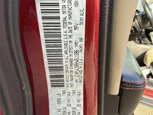 Used 2017 Jeep Cherokee Limited image 29