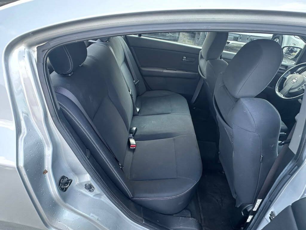 Used 2011 Nissan Sentra SE-R FWD image 20