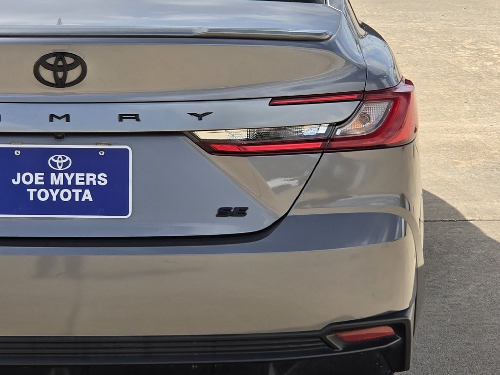 Used 2025 Toyota Camry SE w/ Convenience Package FWD image 9