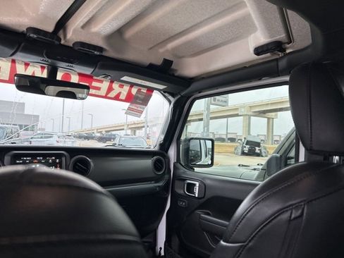 Used 2022 Jeep Gladiator Sport image 37