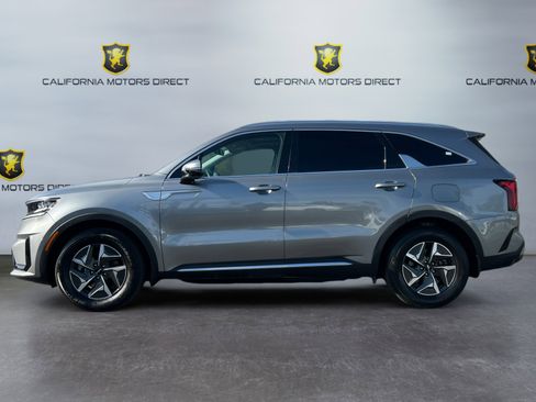 Used 2023 Kia Sorento EX w/ Panoramic Sunroof Package image 2