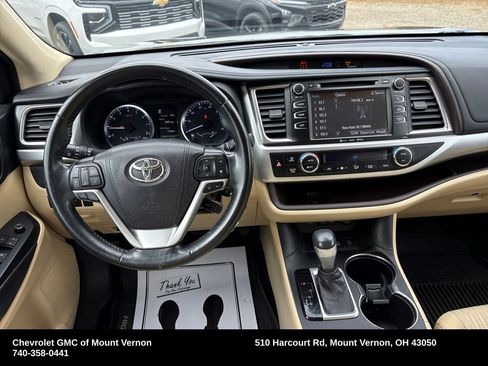 Used 2017 Toyota Highlander LE image 26