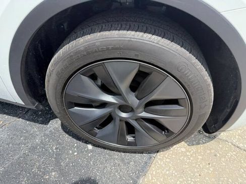 Used 2025 Tesla Model Y Long Range RWD image 9