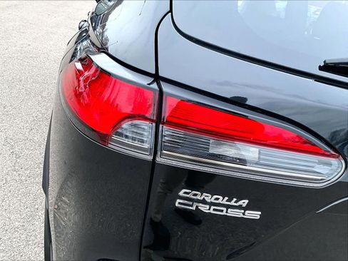 Certified 2023 Toyota Corolla Cross XLE image 34
