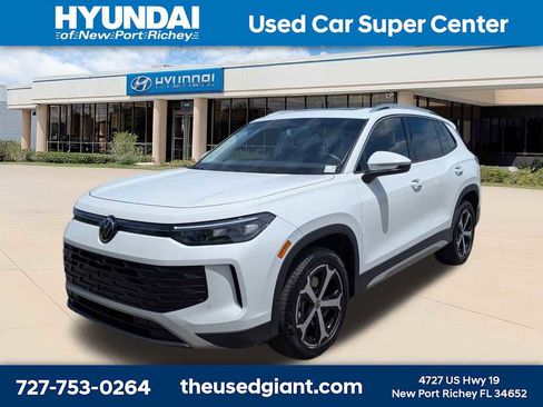 Used 2025 Volkswagen Tiguan SE w/ Panoramic Sunroof Package AWD/4WD image 1