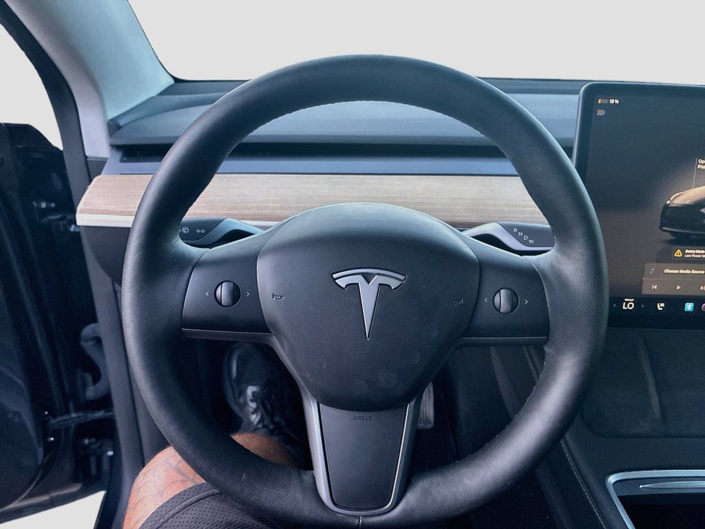 Used 2025 Tesla Model Y Long Range RWD image 11
