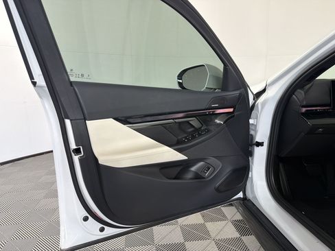 Used 2024 BMW i5 eDrive40i w/ Executive Package RWD image 14