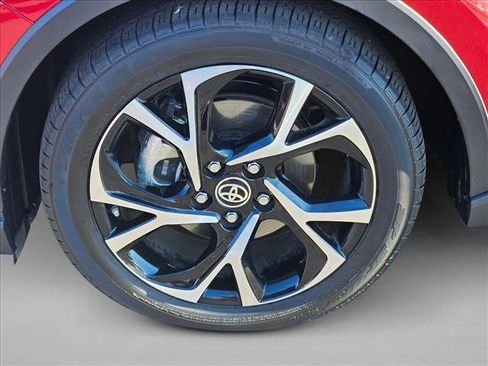 Used 2021 Toyota C-HR XLE image 22